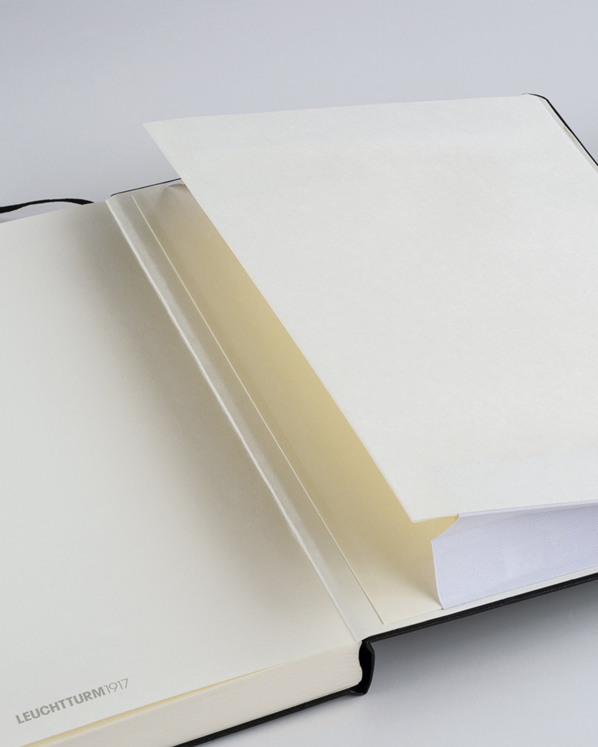 Leuchtturm1917 Hardcover Notebook Classic, sima lapos, Medium (A5) – Forest Green